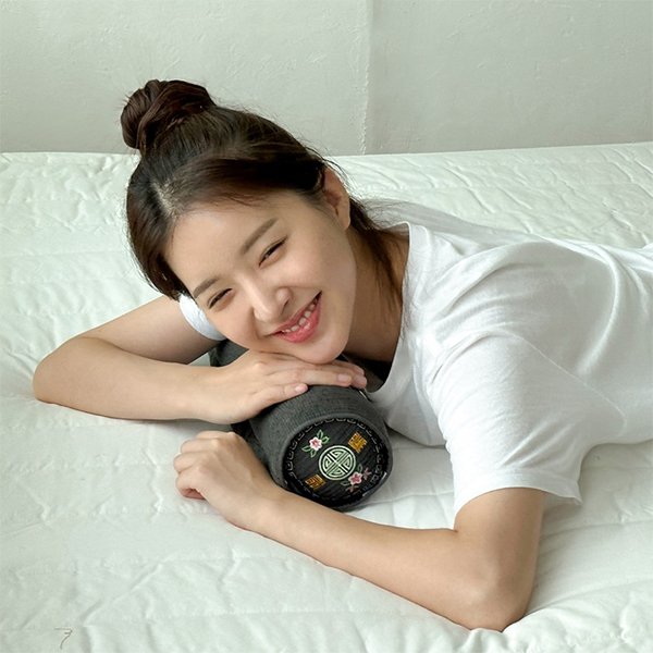 연예인이 사용한 경추베개, 비즈폼, 1개, 피그먼트 차콜 상세 이미지 1